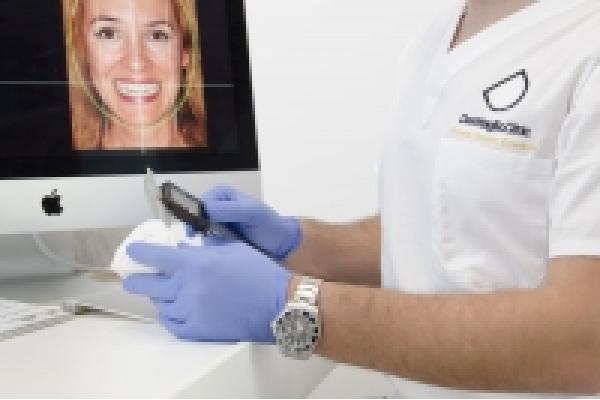 Denttaglio Clinic - Medic_in_cabinet.jpg