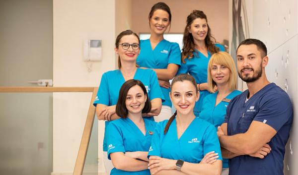 DENT ESTET Sibiu – primul loc in piata de stomatologie privata locala, la doar un an de la inaugurare, conform datelor financiare din 2019 DENT ESTET Sibiu – primul loc in piata de stomatologie privata locala, la doar un an de la inaugurare, conform datelor financiare din 2019