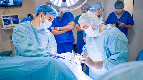 MedLife continua programele de invatare pentru medicii din cadrul grupului prin organizarea unui masterclass in chirurgie ortopedica la Spitalul Humanitas din Cluj MedLife continua programele de invatare pentru medicii din cadrul grupului prin organizarea unui masterclass in chirurgie ortopedica la Spitalul Humanitas din Cluj