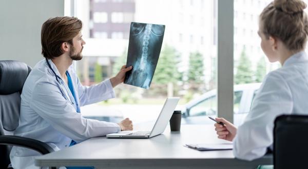 Osteoporoza: Cum se poate preveni afectiunea care face oasele fragile Osteoporoza: Cum se poate preveni afectiunea care face oasele fragile