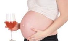 Consumul ridicat de alcool in sarcina are efecte pe termen lung asupra copilului