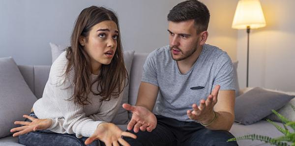 Cum poate fi recunoscut controlul coercitiv intr-o relatie? Cum poate fi recunoscut controlul coercitiv intr-o relatie?