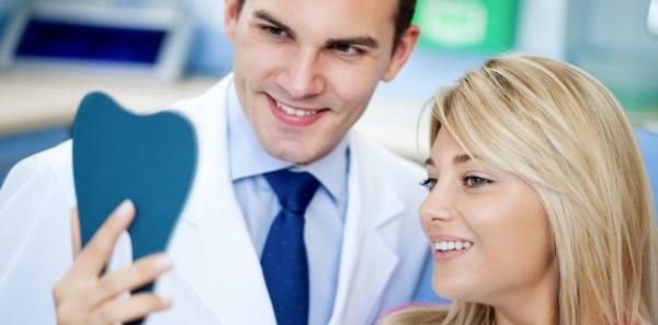 Avantajele si dezavantajele fatetelor dentare Avantajele si dezavantajele fatetelor dentare