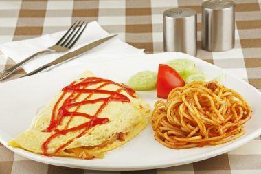 Omleta cu spaghete Omleta cu spaghete