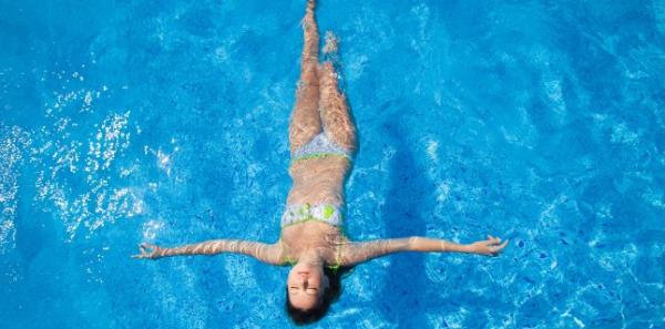 Pericole nestiute pentru sanatate atunci cand mergi la piscina Pericole nestiute pentru sanatate atunci cand mergi la piscina
