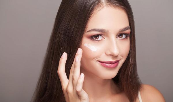 Crema de protectie solara - cum o alegem pe cea potrivita Crema de protectie solara - cum o alegem pe cea potrivita