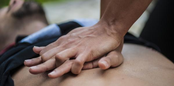 Efectuarea resuscitarii cardio-pulmonare Efectuarea resuscitarii cardio-pulmonare