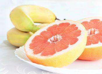 Salata de grepfruit cu banane Salata de grepfruit cu banane