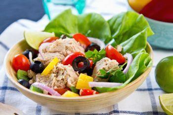 Salata de ton cu legume Salata de ton cu legume