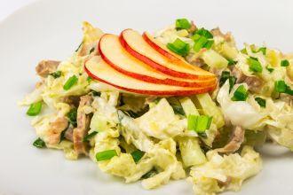 Salata de pui cu morcovi si struguri Salata de pui cu morcovi si struguri