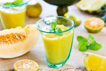 Smoothie tropical cu pepene galben Smoothie tropical cu pepene galben