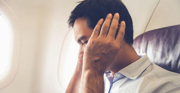 Cum este afectat auzul in timpul zborului cu avionul Cum este afectat auzul in timpul zborului cu avionul