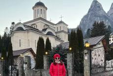 Cântăreața de muzică populară s-a retras la mănăstire: „Am avut mai mult timp de rugăciune”. Cât a suferit când soțul a înșelat-o