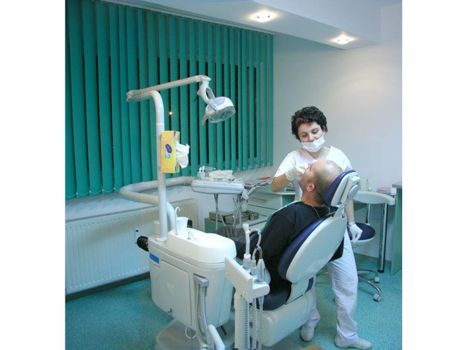 C.M.I. DentistulTau - cabinet13_09231704.jpg
