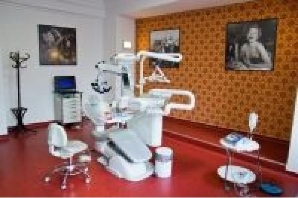 Clinica Stomatologica JUST SMILE - 7.jpg