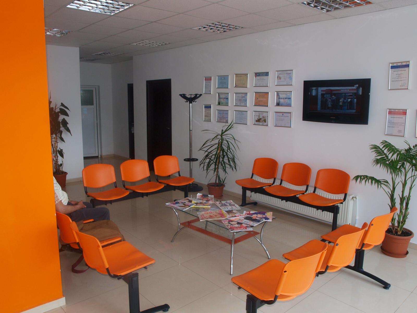 LaurusMedical Suceava - Sala_de_asteptare_Suceava.JPG