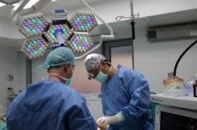 Reconstructia zambetului in urma paraliziei de nerv facial!  Tehnica BABYSITTER, interventie in premiera in Romania la Clinica Zetta!