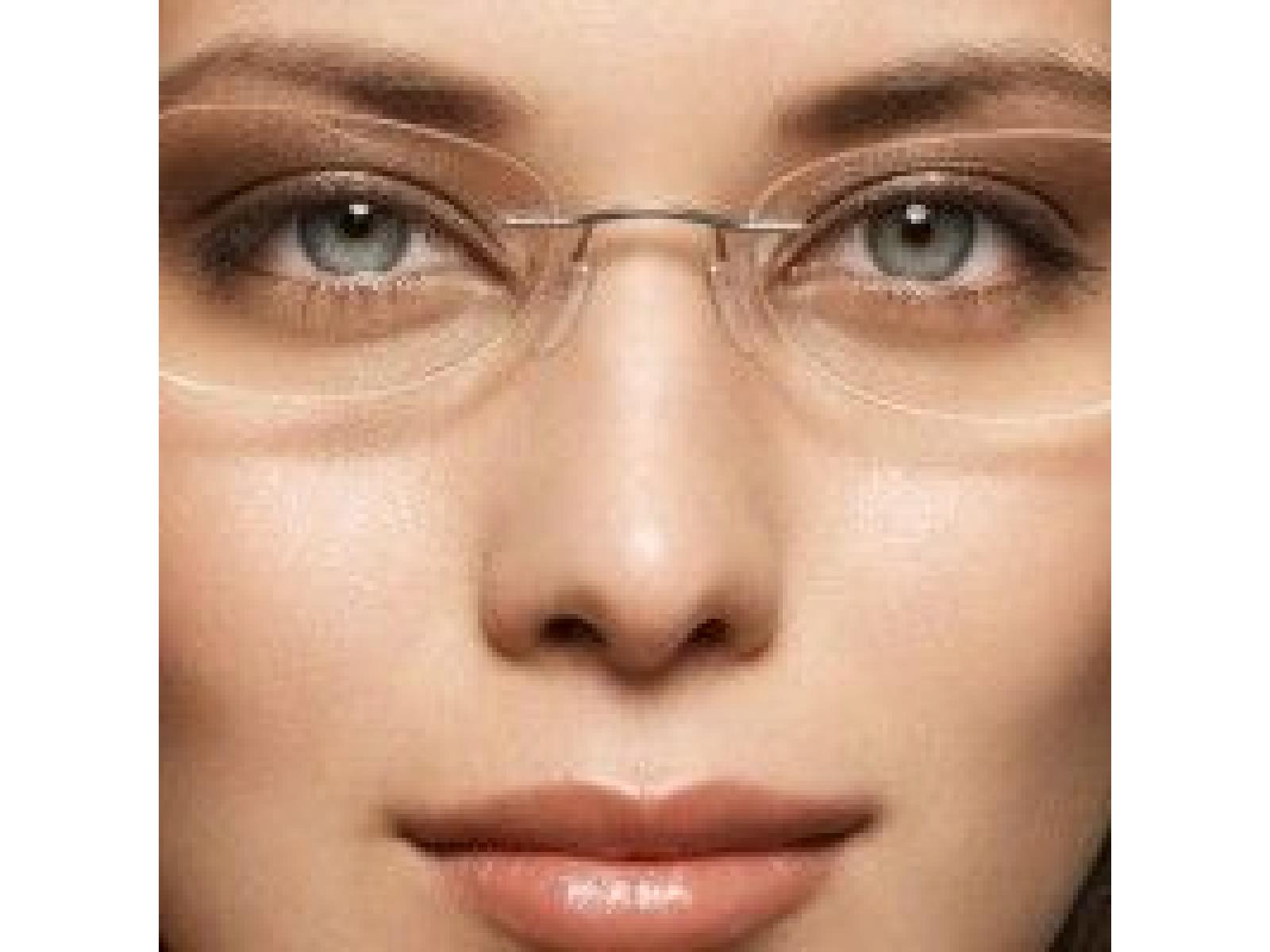 CLINICA DE OFTALMOLOGIE CONSTANTA-TOPLASER MED - Face-Coseup-Of-Girl-Wearing-Glasses-200x200.jpg