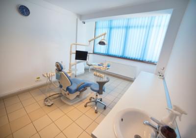 Intretinerea corecta a unui implant dentar