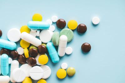 Interacțiuni medicamentoase – combinații periculoase între medicamente, alimente și suplimente