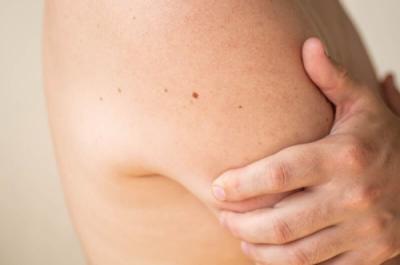 Cum poți obține o piele mai fină? Ce trebuie să știi despre keratoza pilară și când este recomandat consultul dermatologic