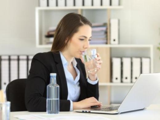 Tu bei suficienta apa? Importanta consumului de apa asupra organismului