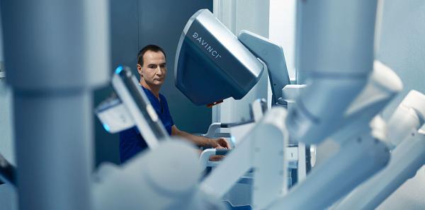  Premiera in chirurgia robotica: Pacienta cu hernie incizionala giganta, operata robotic prin cea mai moderna tehnica chirurgicala de reconstructie a peretelui abdominal