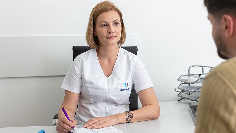 Specialistii MedLife avertizeaza asupra riscurilor autodiagnosticarii si automedicatiei: Acelasi simptom poate sa apara in cinci boli diferite, cu tratamente complet diferite