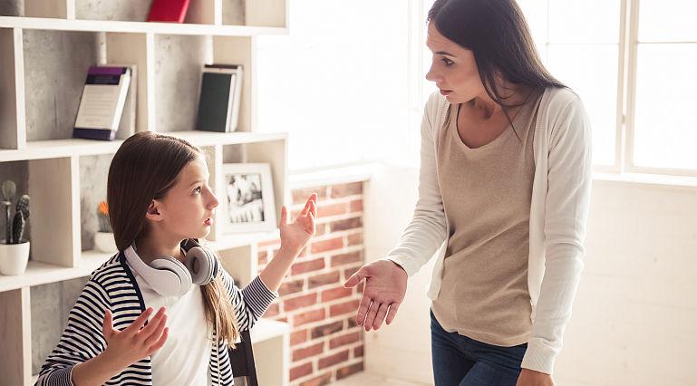 Comportamente normale si anormale la adolescenti. Cum sa le diferentiezi si cum le putem gestiona ca parinti?