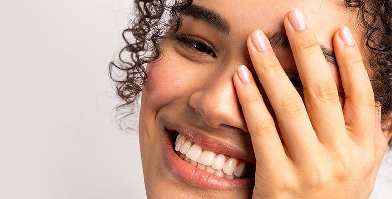 Te speli pe dinti de 2 ori pe zi, dar tot nu e suficient? Adevarul despre periajul zilnic si greselile pe care le faci fara sa iti dai seama