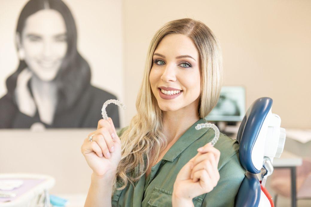 Aparat dentar transparent: Incepe transformarea zambetului cu alignere dentare