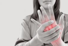 Artrita psoriazica mutilanta, boala care duce la deteriorarea permanenta a degetelor, mainilor si picioarelor