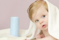 Cele mai bune remedii non-invazive pentru constipatia bebelusului