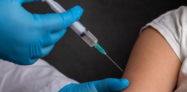 Valeriu Gheorghita: 1000 de persoane vaccinate din peste 700.000 au facut COVID-19. Un singur caz a dezvoltat o forma severa