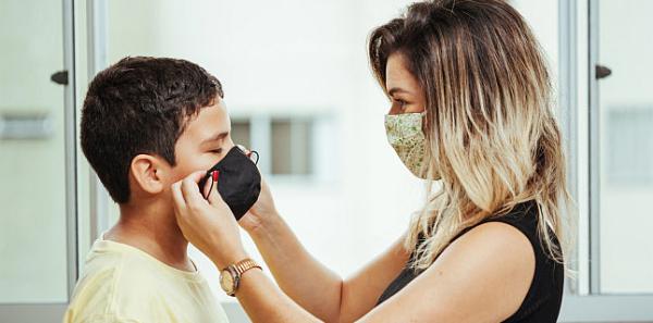 Umiditatea scazuta a aerului poate contribui la raspandirea virusului SARS-Cov-2