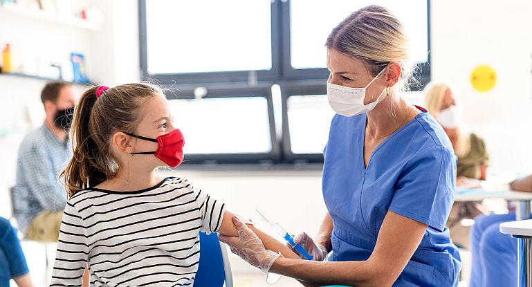 Efectele secundare ale vaccinului Covid-19 la copii si adolescenti