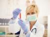 Incepe testarea clinica a primelor tratamente experimentale contra Ebola