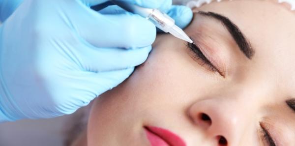 Avantajele si dezavantajele machiajului semipermanent