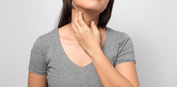 Acanthosis nigricans, afectiunea din cauza careia pielea se ingroasa si devine inchisa la culoare 