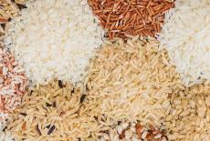 Orezul brun vs orezul alb - beneficii si atentionari