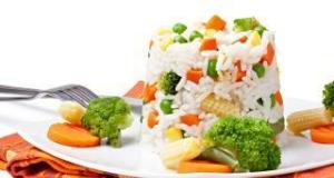 Orez fiert cu broccoli si pui