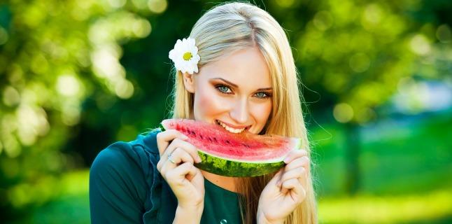 Topul alimentelor care ne ajuta sa facem fata mai usor caniculei 