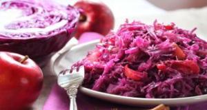 Salata de varza rosie cu mere