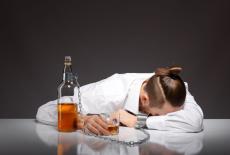 Sevrajul alcoolic: simptome, riscuri si cand este necesar tratamentul medical