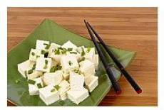 Tofu, o sursa importanta de proteine, fier si vitamina B 