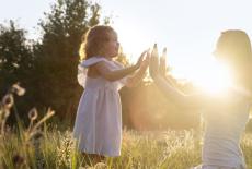 De ce te deranjeaza lumina puternica? Adevarul despre retina ta si pigmentul care o apara